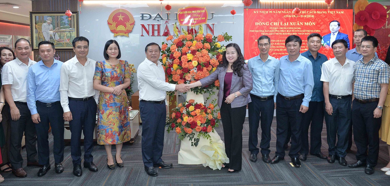 Phó Trưởng Ban Thường trực Ban Tuyên giáo Trung ương Lại Xuân Môn thăm, chúc mừng Báo Đại biểu Nhân dân -0