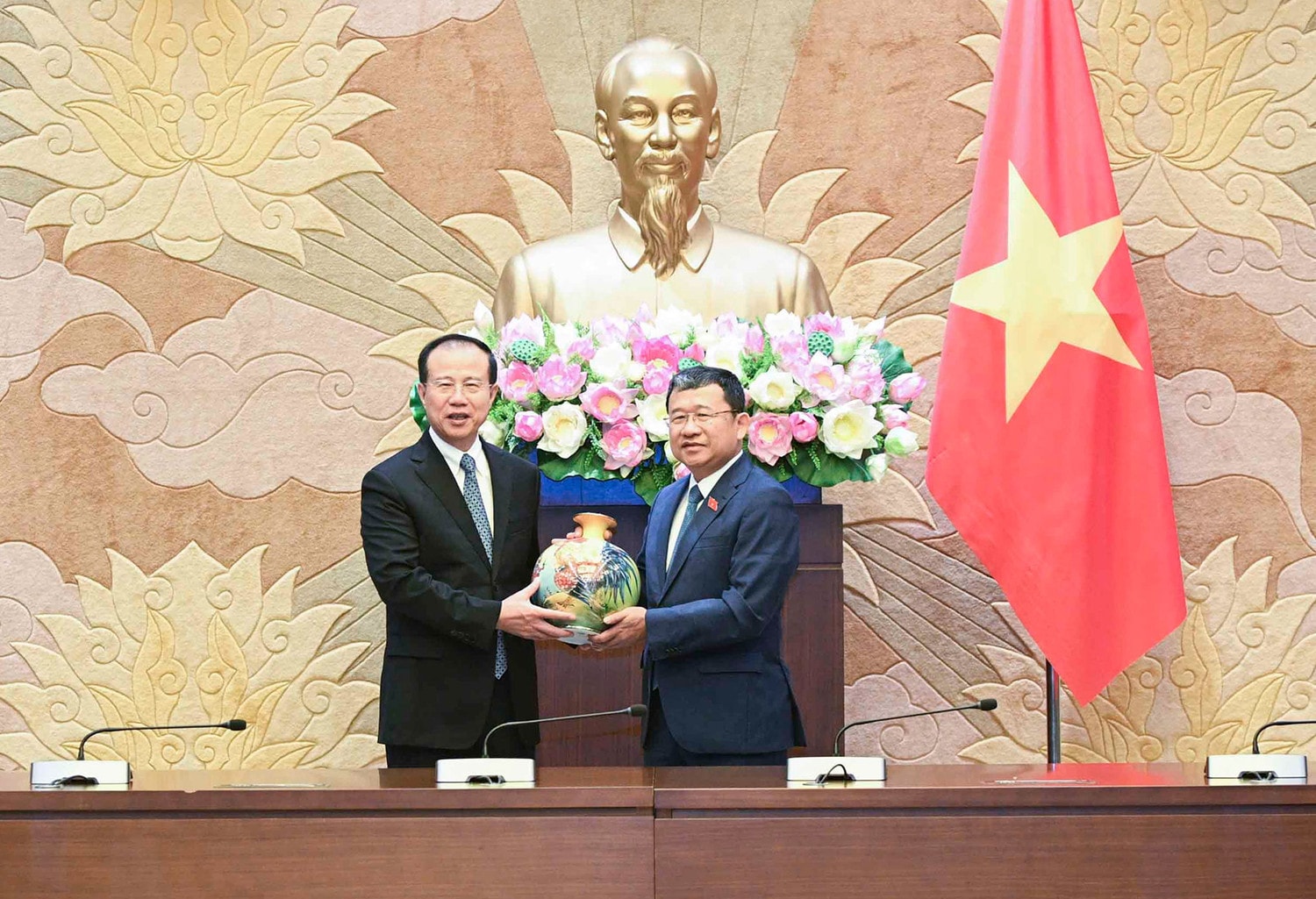 Chủ nhiệm Ủy ban Đối ngoại Vũ Hải Hà hội đàm với Phó Chủ nhiệm Ủy ban Đối ngoại Nhân đại toàn quốc Trung Quốc -0