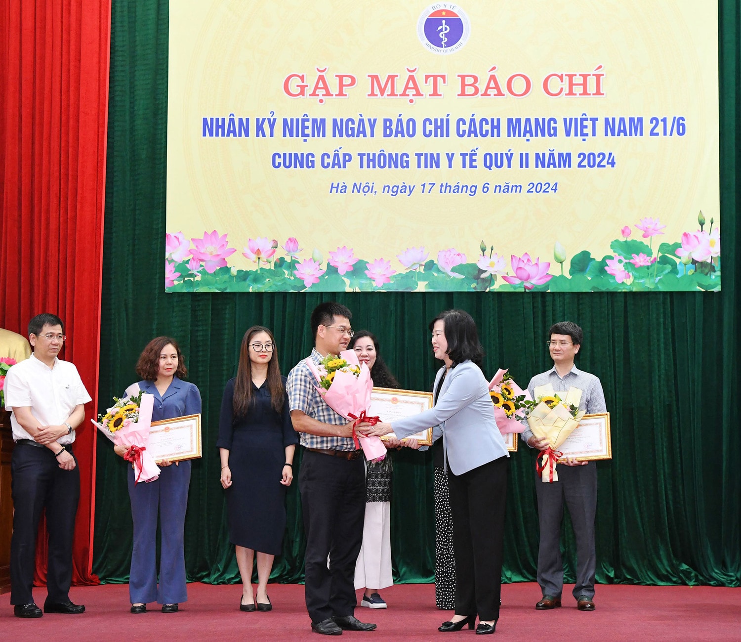 Bộ Y tế gặp mặt báo chí nhân kỷ niệm 99 năm Ngày Báo chí cách mạng Việt Nam -0