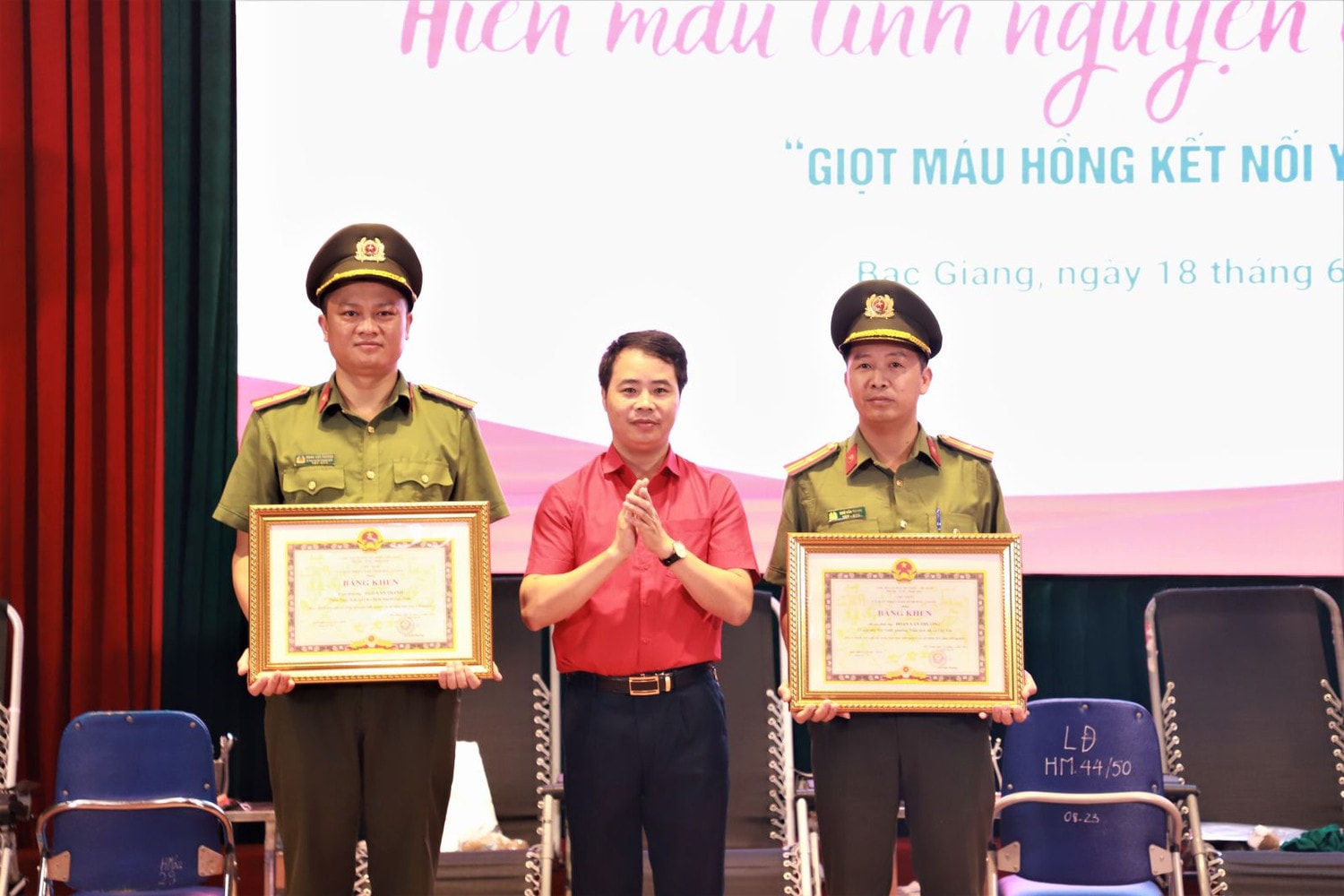 Gần 300 đơn vị máu được hiến tặng trong Ngày hội hiến máu tình nguyện đợt I -0
