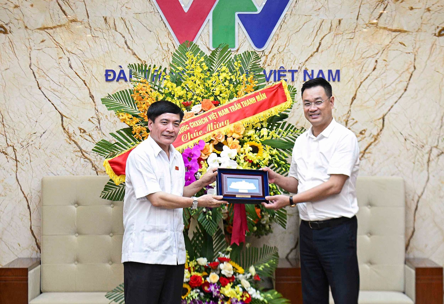 Tổng Thư ký Quốc hội, Chủ nhiệm Văn phòng Quốc hội Bùi Văn Cường thăm, chúc mừng Đài truyền hình Việt Nam
