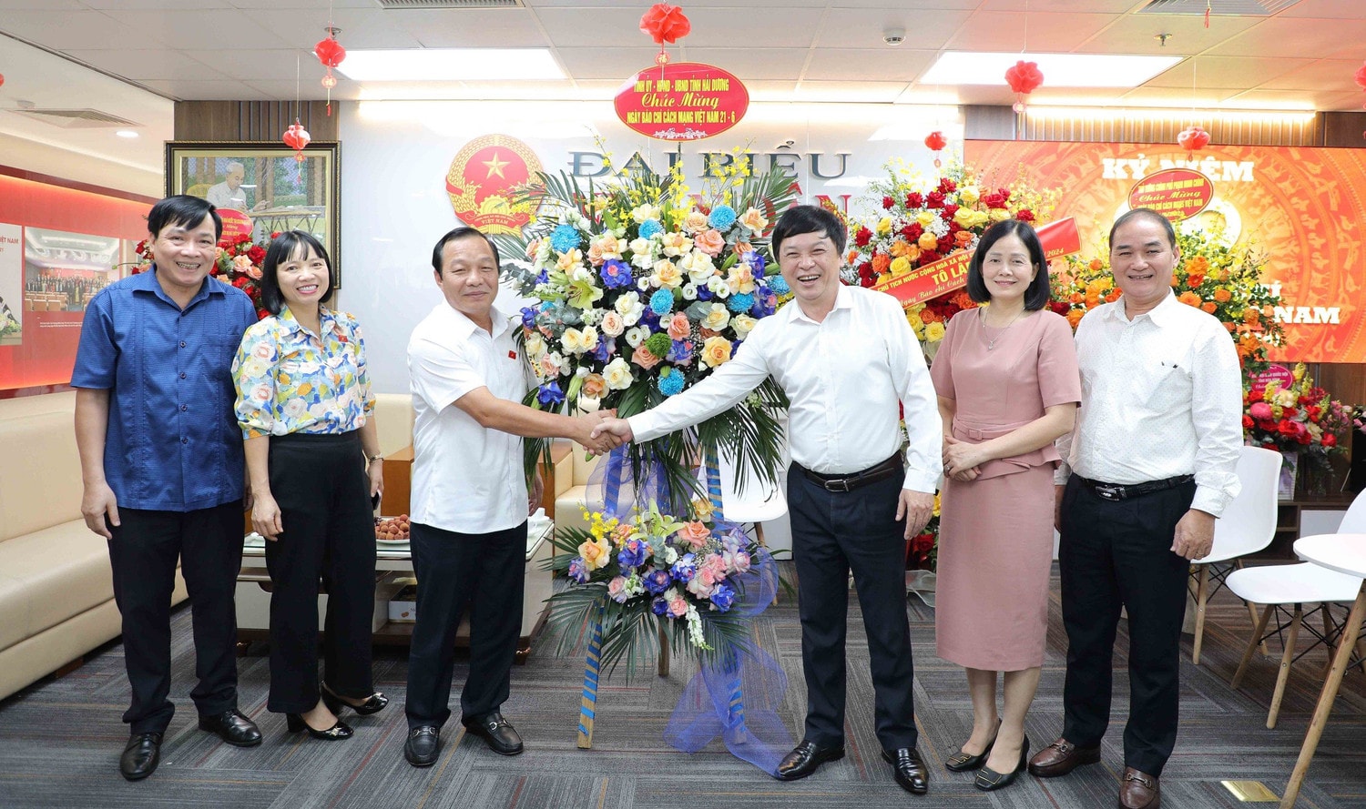 Lãnh đạo các cơ quan của Quốc hội, địa phương chúc mừng Báo Đại biểu Nhân dân -0