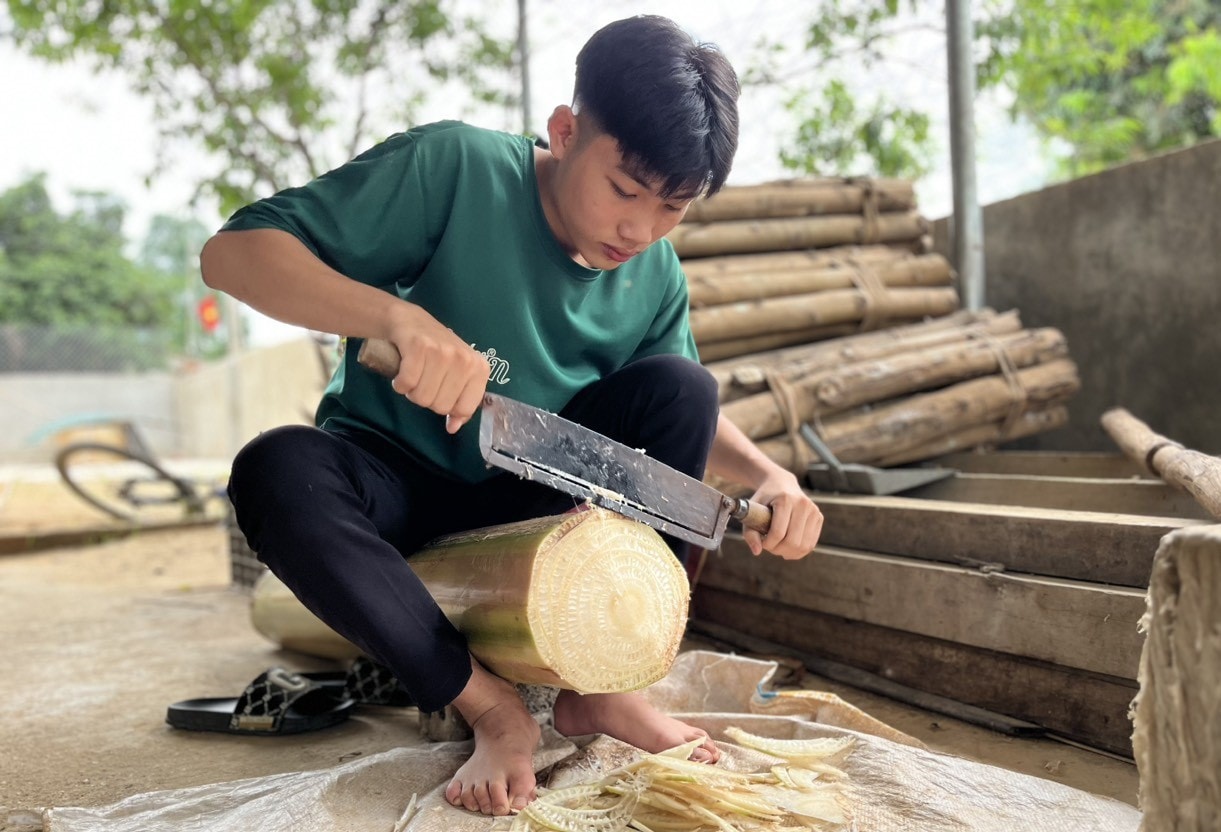 Đôi chân trần cõng bạn đến trường… câu chuyện cổ tích về tình bạn -0