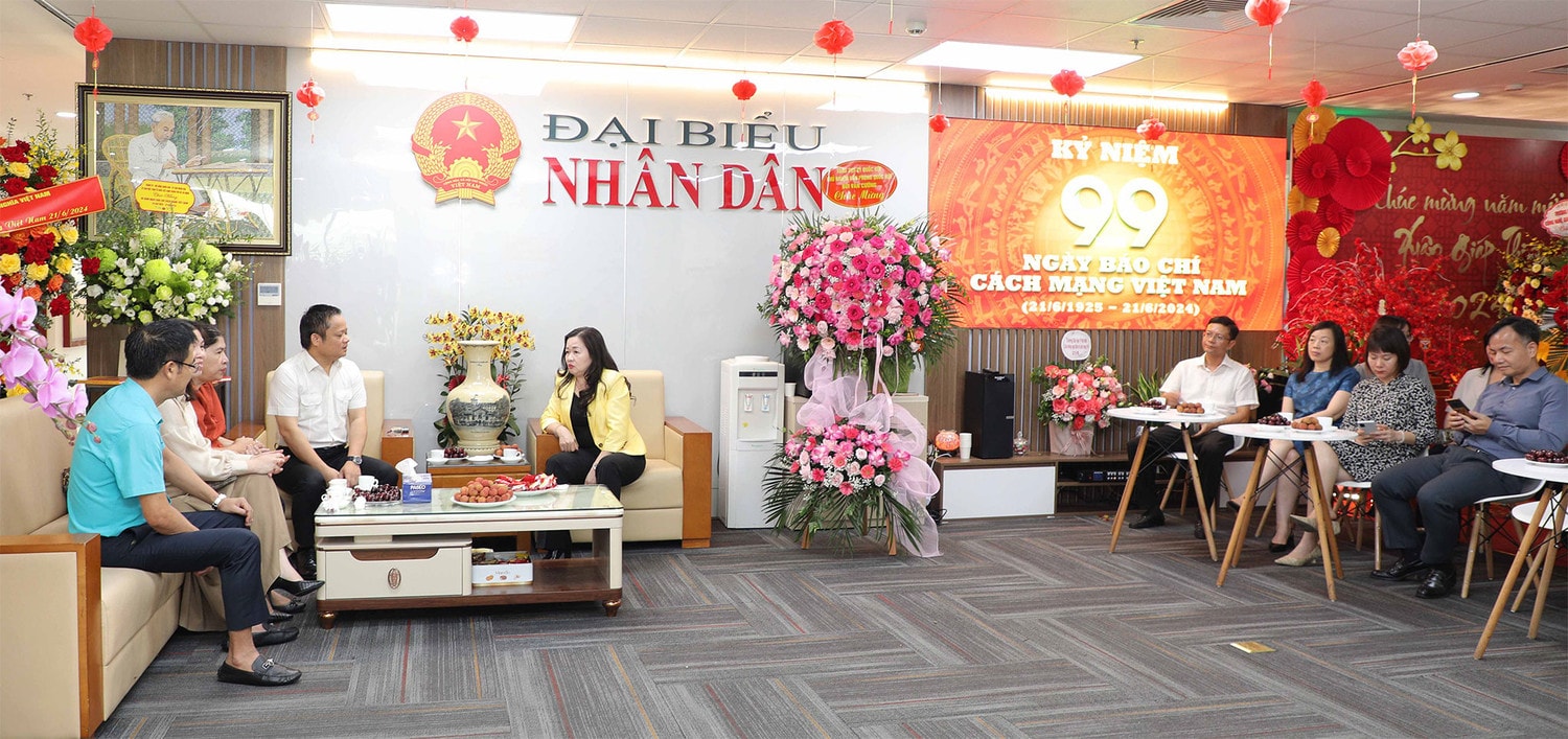 Đảng ủy - Lãnh đạo Văn phòng Quốc hội thăm, chúc mừng Báo Đại biểu Nhân dân -0