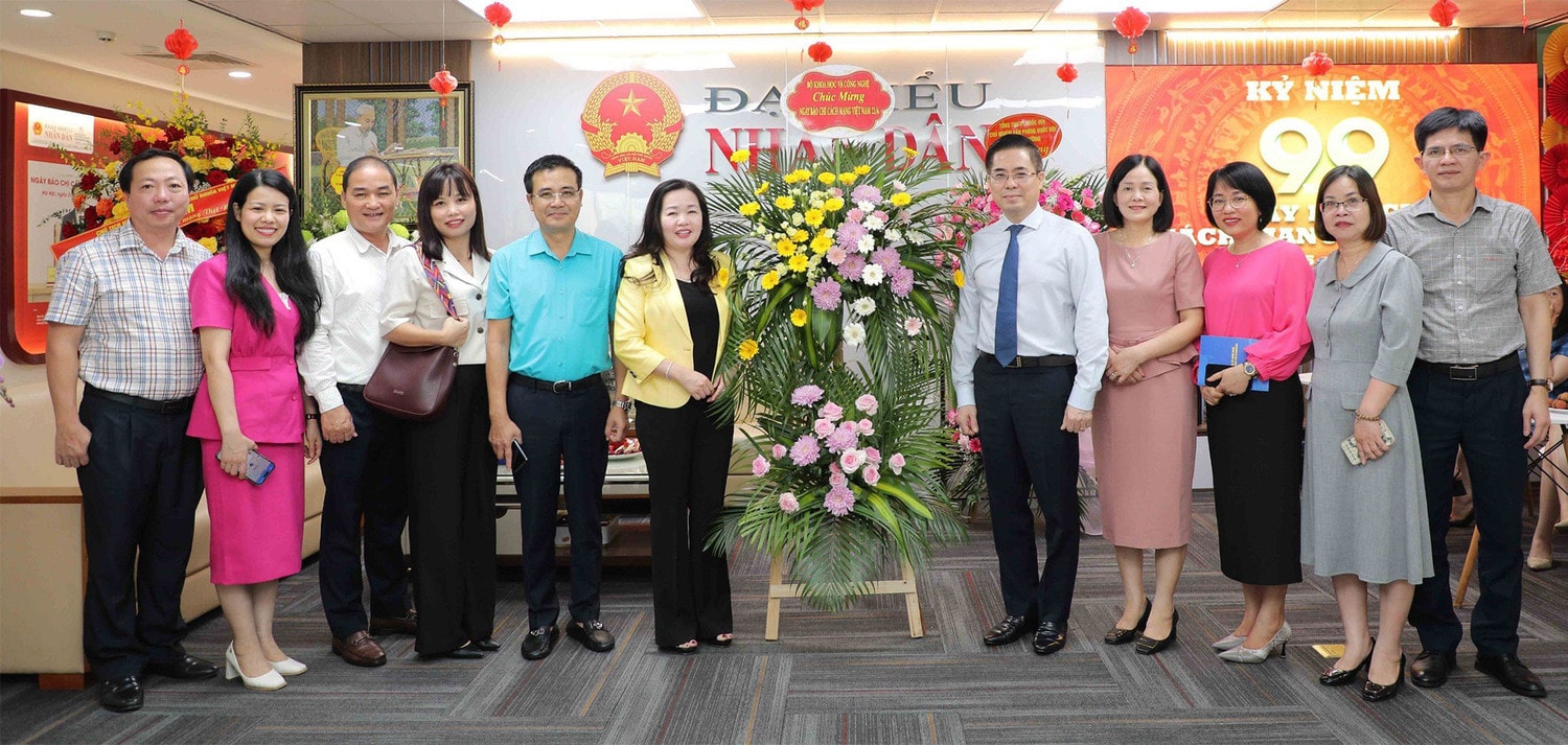 Lãnh đạo Đảng, Nhà nước và các bộ, ngành, địa phương chúc mừng Báo Đại biểu Nhân dân -0
