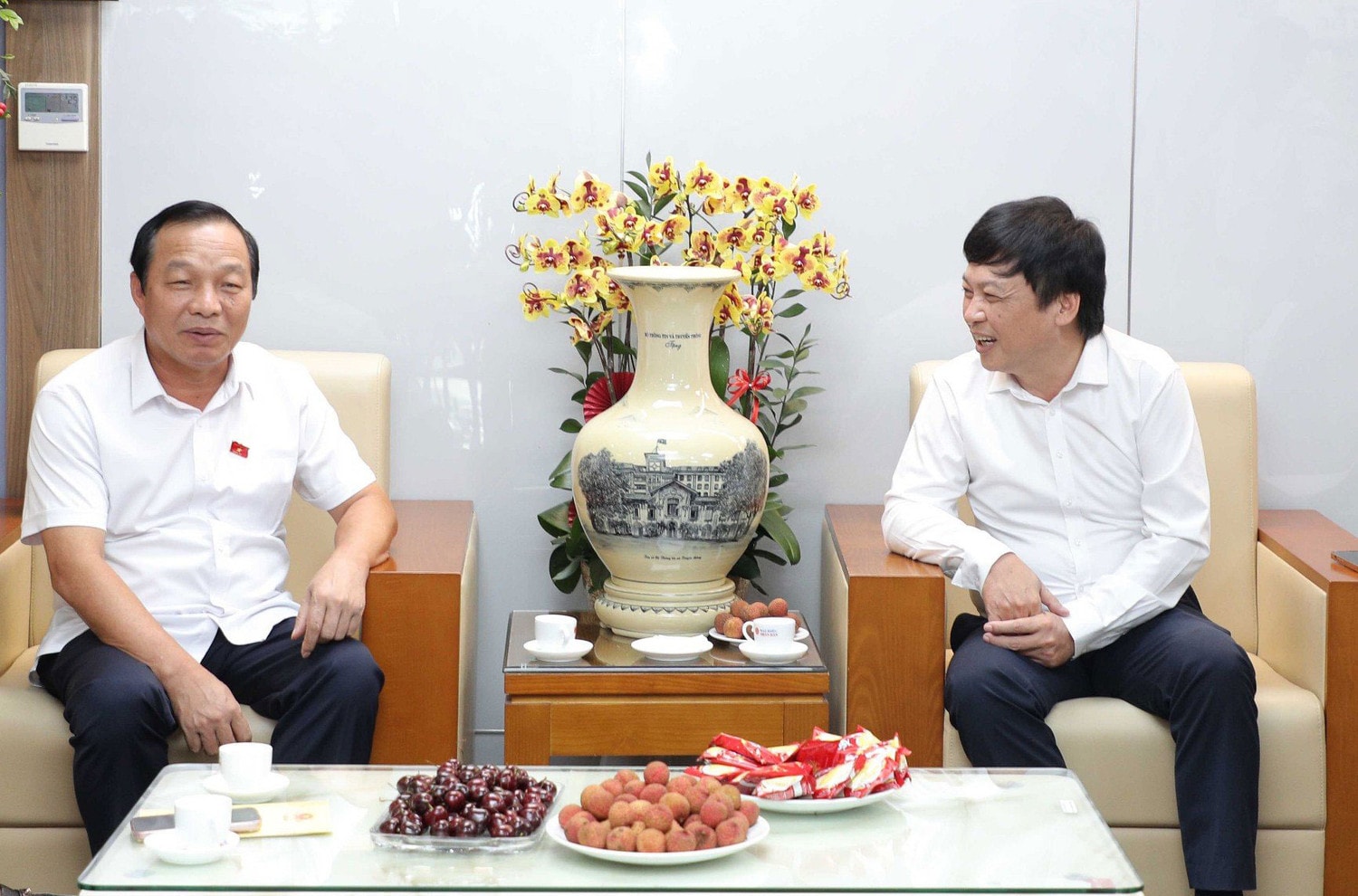 Lãnh đạo các cơ quan của Quốc hội, địa phương chúc mừng Báo Đại biểu Nhân dân -0