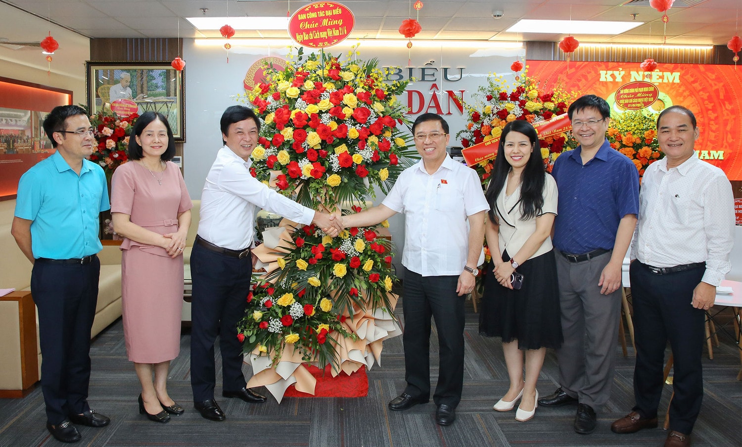 Lãnh đạo các cơ quan của Quốc hội, địa phương chúc mừng Báo Đại biểu Nhân dân -0