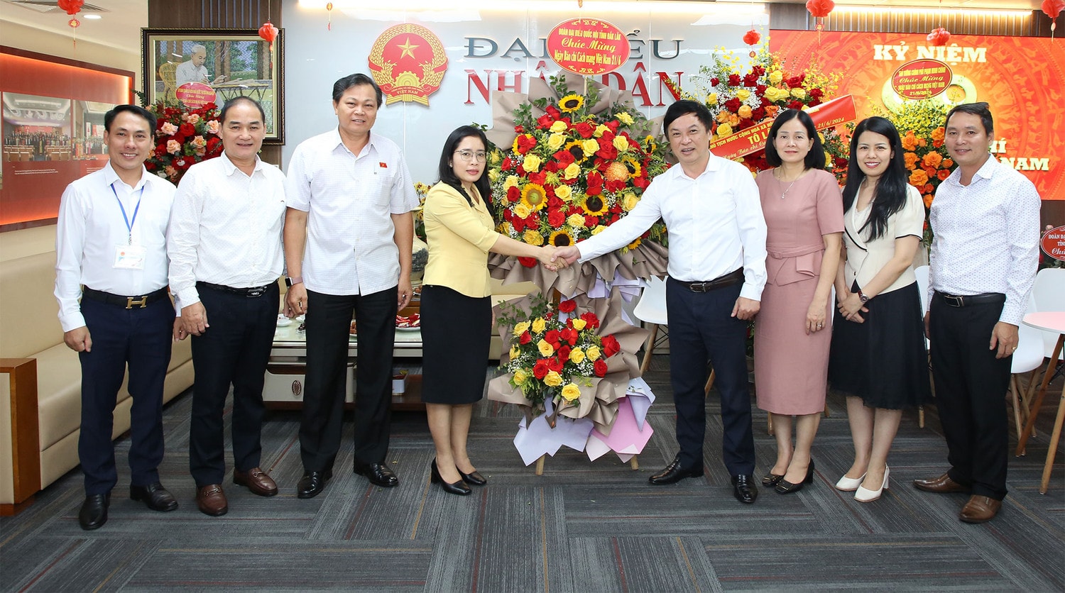 Lãnh đạo các cơ quan của Quốc hội, địa phương chúc mừng Báo Đại biểu Nhân dân -0