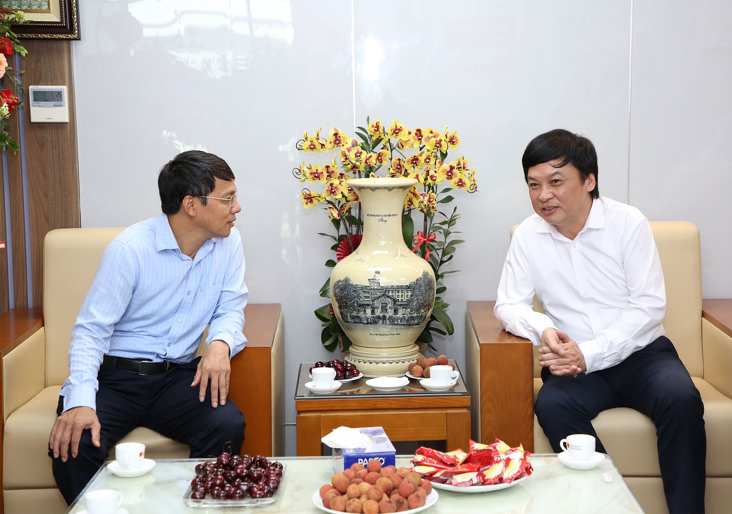 Lãnh đạo các cơ quan của Quốc hội, địa phương chúc mừng Báo Đại biểu Nhân dân -0