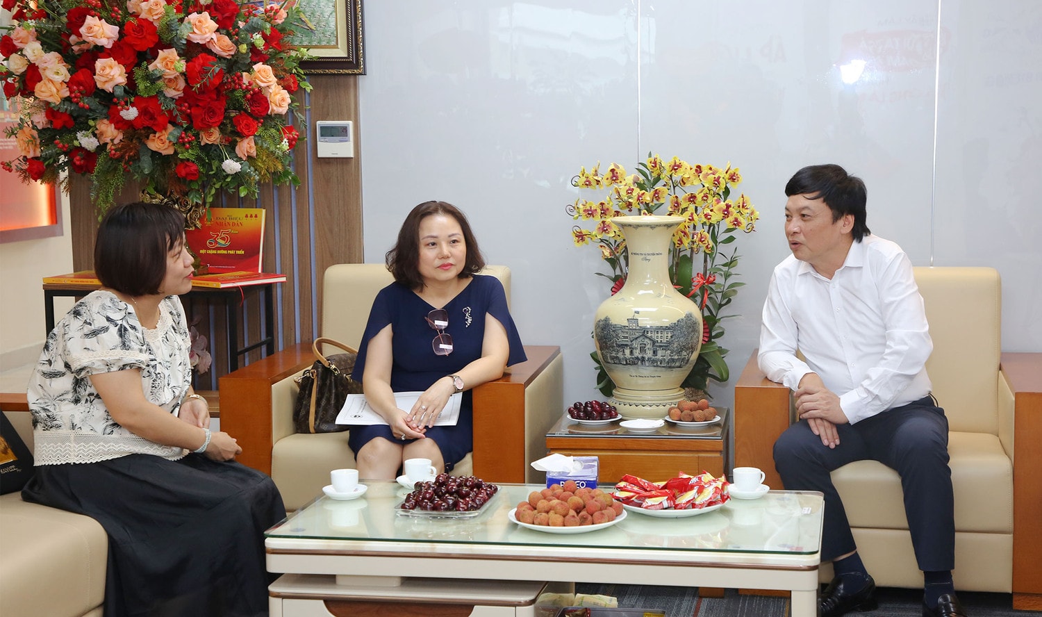 Lãnh đạo các cơ quan của Quốc hội, địa phương chúc mừng Báo Đại biểu Nhân dân -0