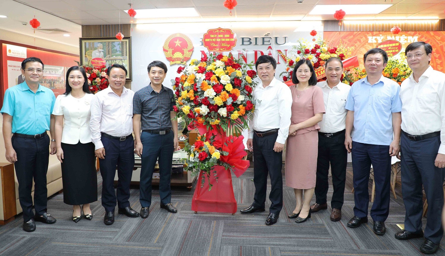 Lãnh đạo các cơ quan của Quốc hội, địa phương chúc mừng Báo Đại biểu Nhân dân -0