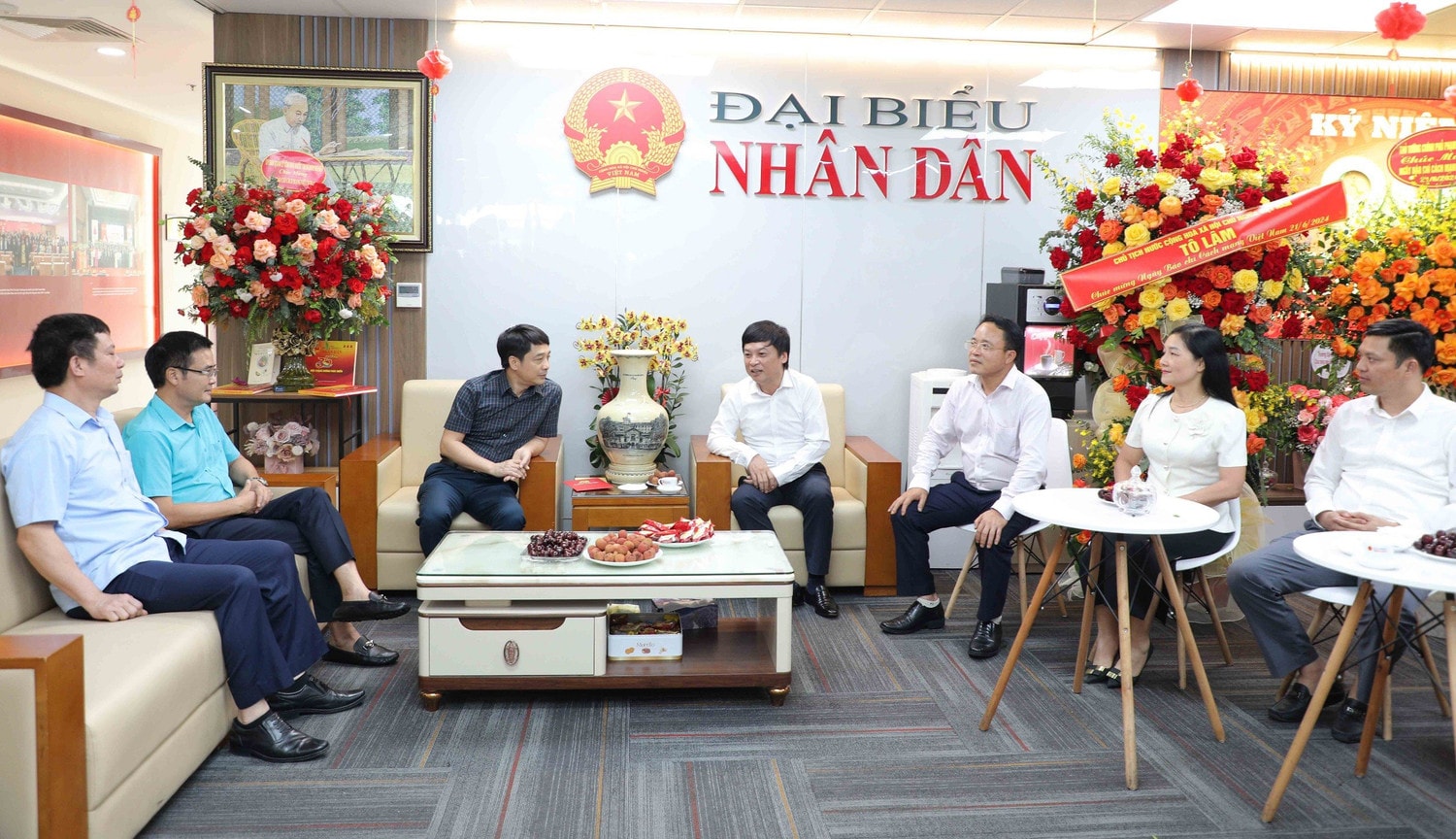 Lãnh đạo các cơ quan của Quốc hội, địa phương chúc mừng Báo Đại biểu Nhân dân -0