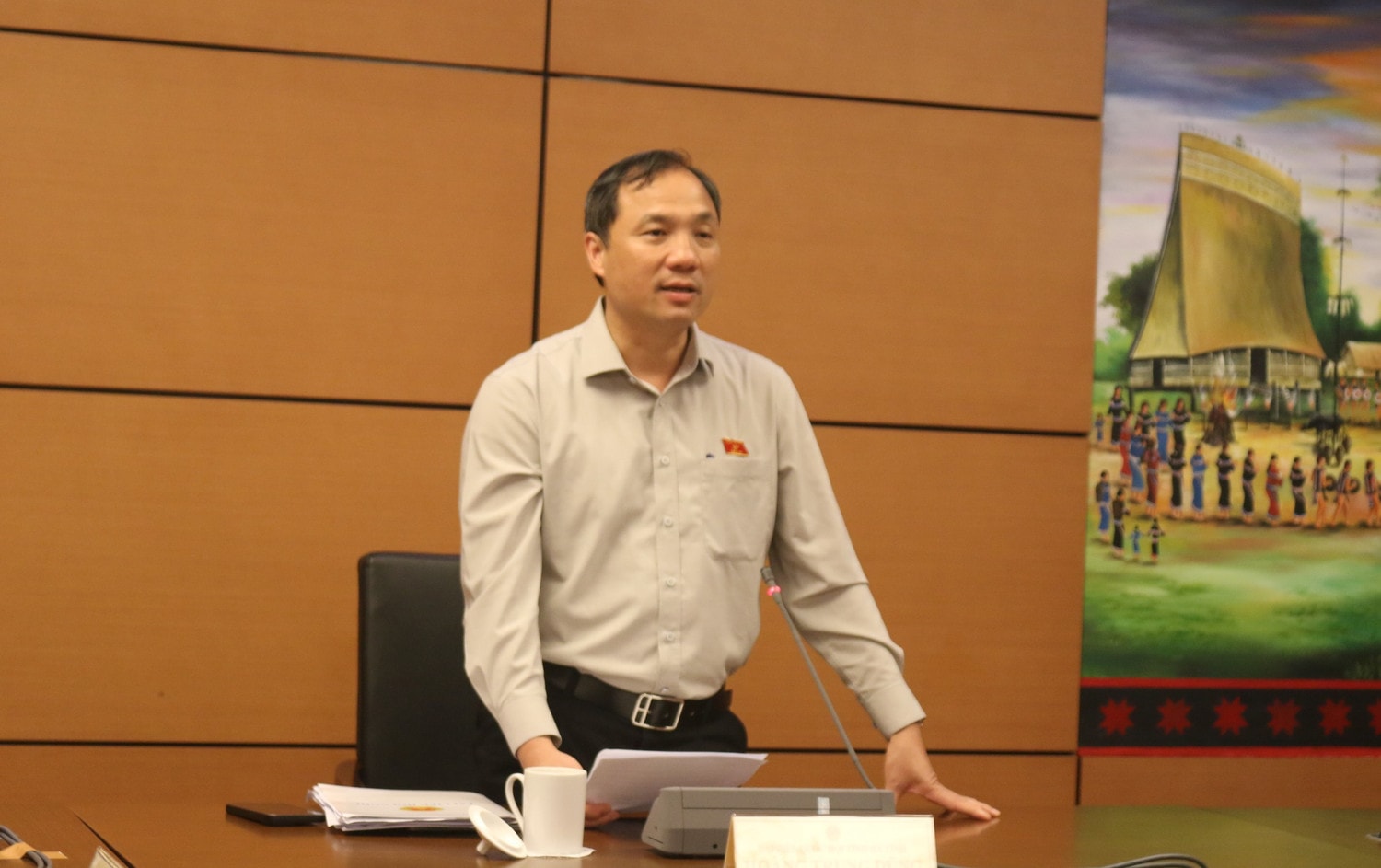 Trưởng Đoàn ĐBQH tỉnh Hà Tĩnh Hoàng Trung Dũng phát biểu. Ảnh: Khánh Duy “Công nghệ chưa bảo đảm thì không nên tính đến việc khai thác” -0