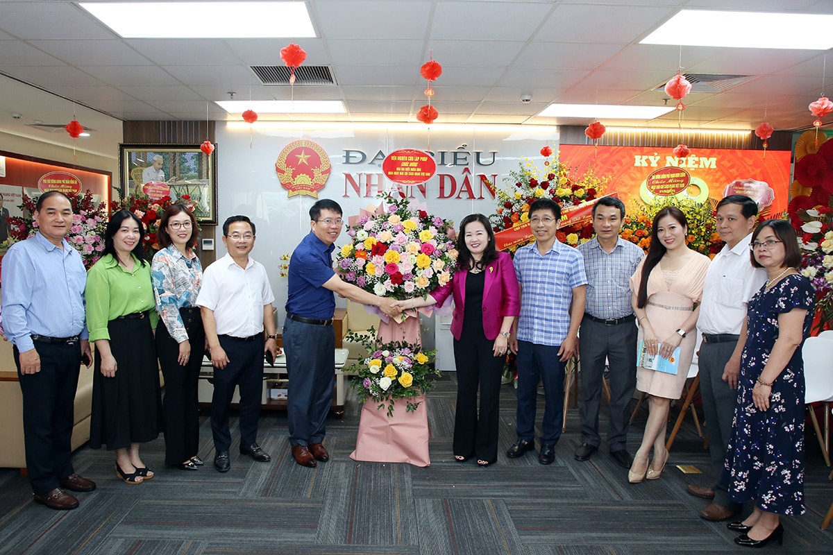 Lãnh đạo Đảng, Nhà nước và các bộ, ngành, địa phương chúc mừng Báo Đại biểu Nhân dân -1