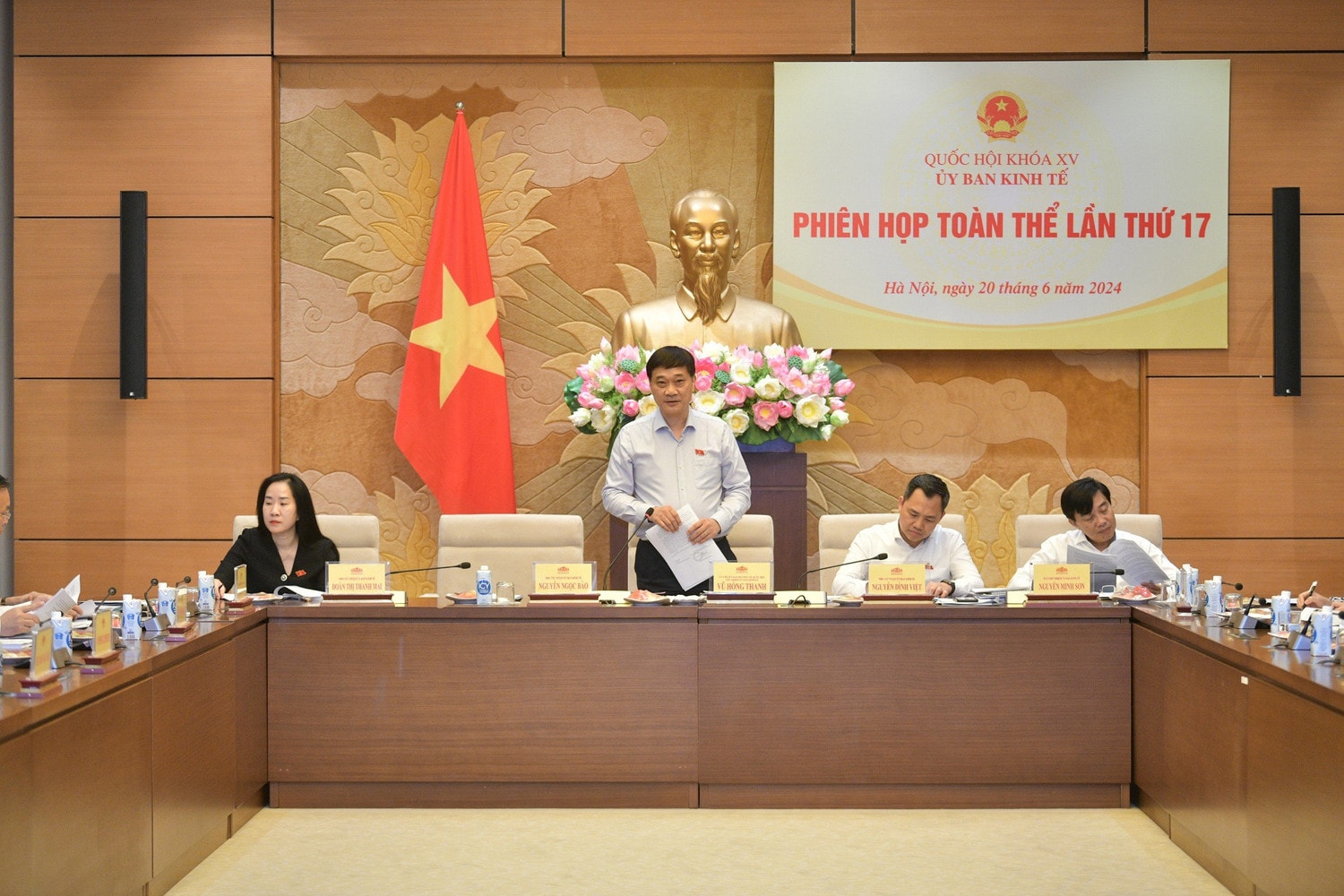 Ủy ban Kinh tế thẩm tra về việc gia hạn trả nợ khoản vay tái cấp vốn theo Nghị quyết số 135 của Quốc hội - Ảnh: Thanh Hải