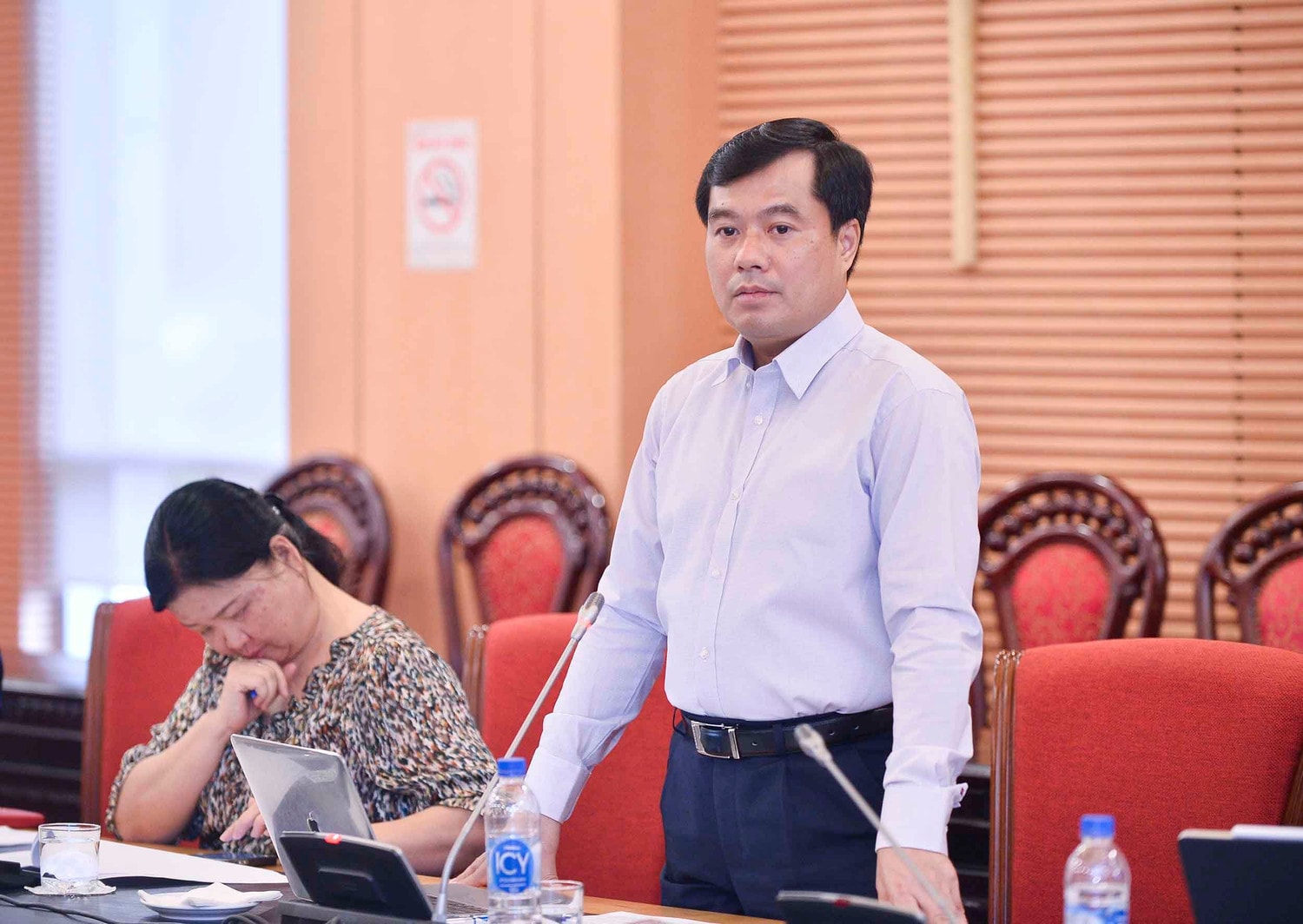 Phó Chủ nhiệm VPQH Nguyễn Mạnh Hùng phát biểu