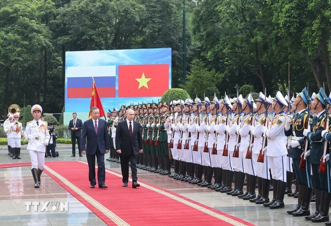 State President To Lam hosted a grand welcome ceremony for Russian President Vladimir Putin. Photo: Nhan Sang Grand welcome ceremony held for Russian President Vladimir Putin -0