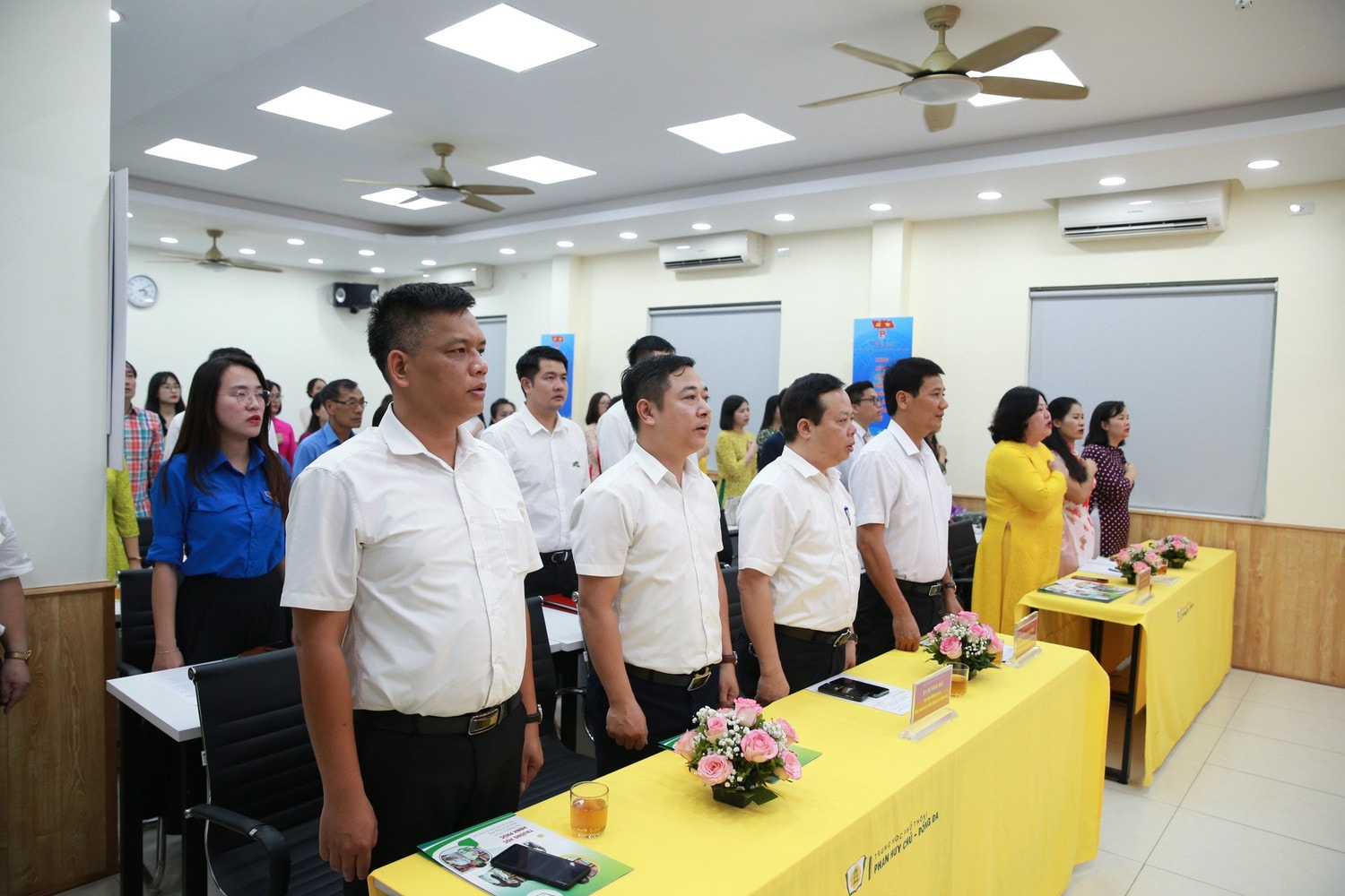 Hà Nội: Học sinh đầu tiên của Trường THPT Phan Huy Chú - Đống Đa được kết nạp Đảng -0
