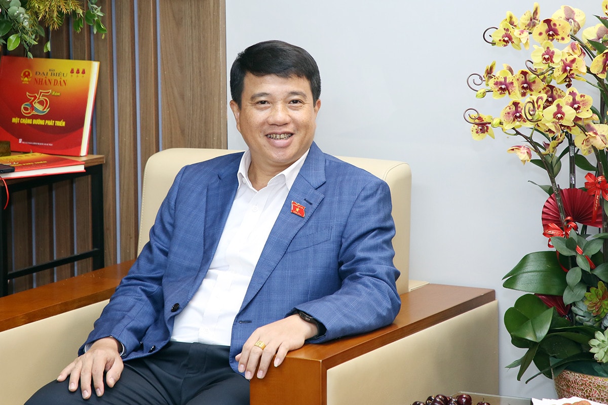Chủ tịch Hội đồng Dân tộc Y Thanh Hà Niê Kđăm chúc mừng Báo Đại biểu Nhân dân -3