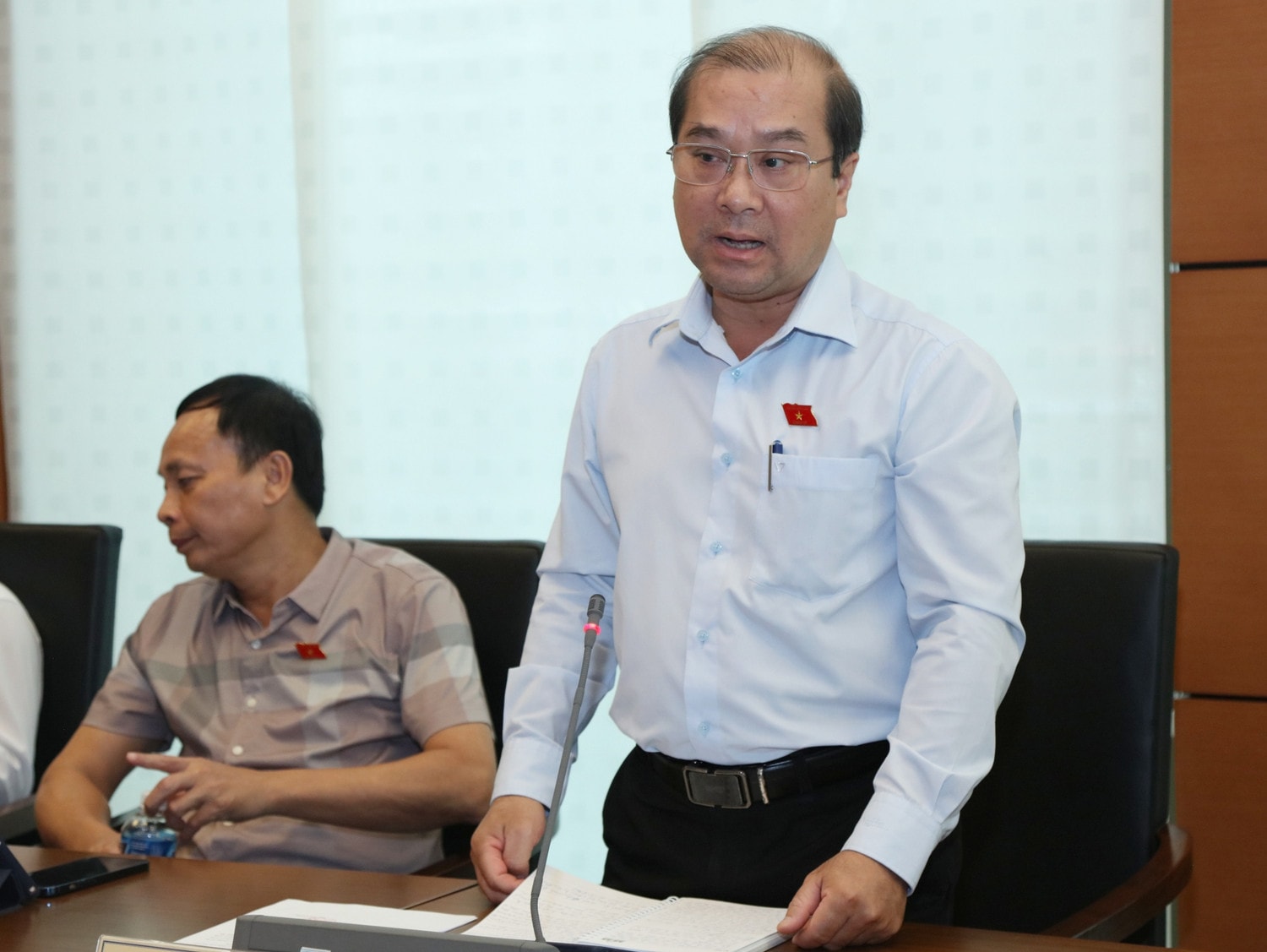ĐBQH Trình Lam Sinh (An Giang) phát biểu. Ảnh: An Nhiên Đánh giá kỹ lưỡng, tránh chồng chéo giữa các Luật -0