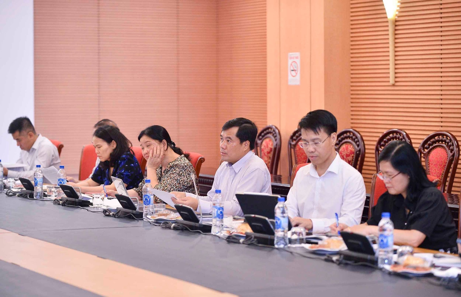 Các đại biểu dự phiên họp 