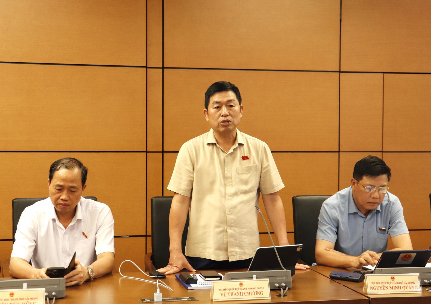 ĐBQH Vũ Thanh Chương (Hải Phòng) phải biểu thảo luận tại tổ Tuyên truyền, giáo dục tự phòng cháy chữa cháy từ các cấp học -0
