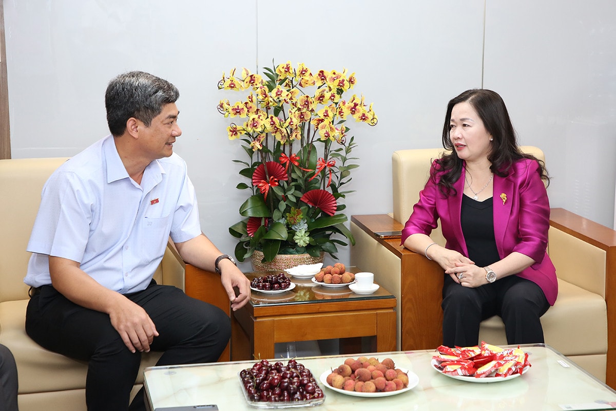 Lãnh đạo Đảng, Nhà nước và các bộ, ngành, địa phương chúc mừng Báo Đại biểu Nhân dân -1