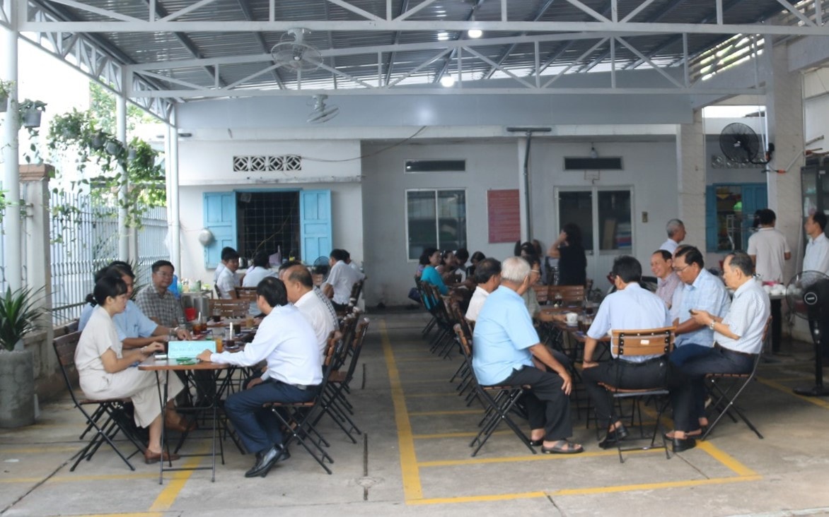 "Cà phê y tế" Đồng Tháp - nơi chia sẻ chuyện nghề và cuộc sống của các y, bác sĩ Cà phê y tế Đồng Tháp - nơi chia sẻ chuyện nghề của các y, bác sĩ