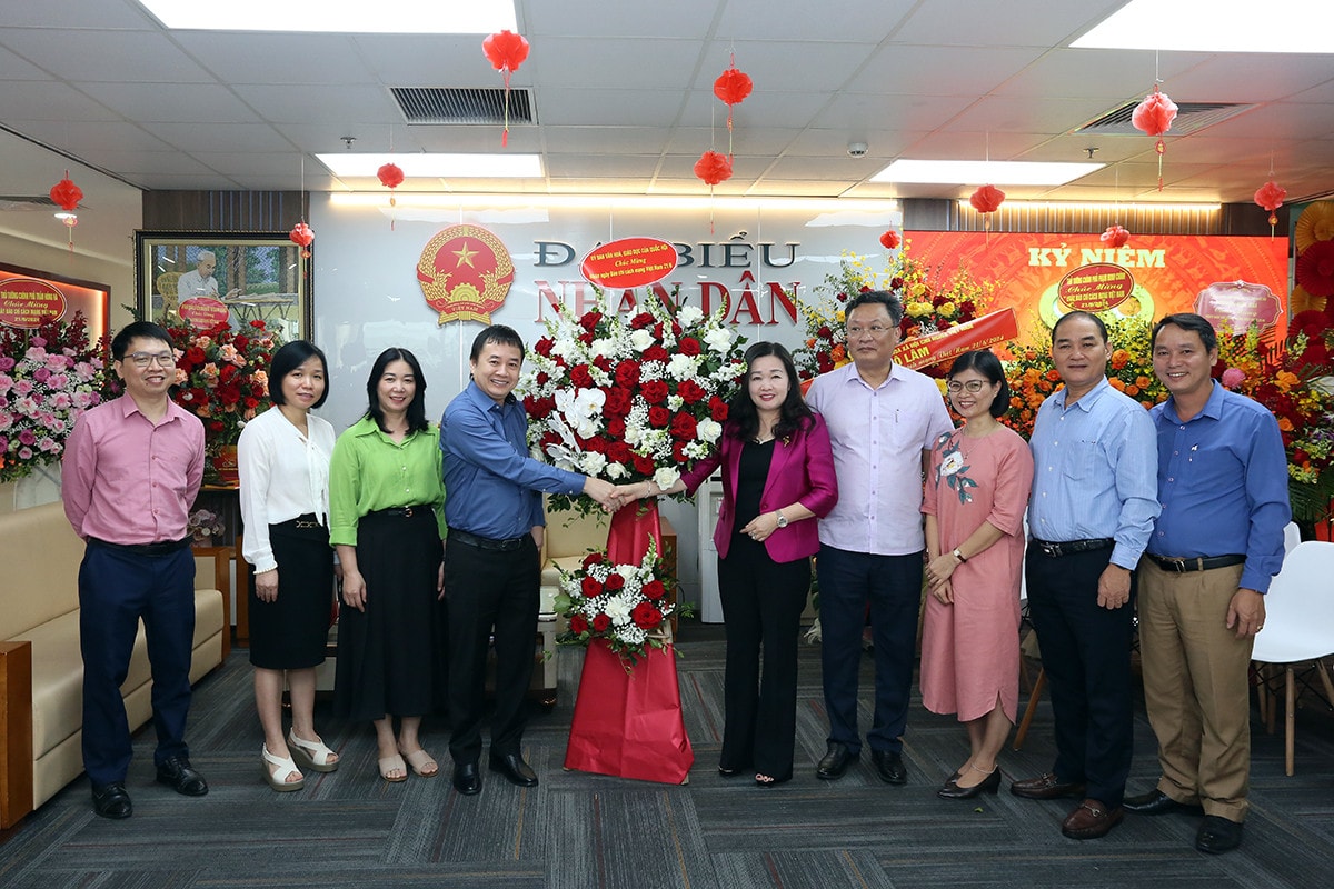 Lãnh đạo Đảng, Nhà nước và các bộ, ngành, địa phương chúc mừng Báo Đại biểu Nhân dân -1