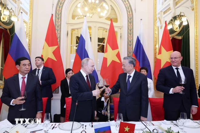 Financial Times: “Ngoại giao cây tre” của Việt Nam thành công với chuyến thăm của lãnh đạo ba cường quốc -0