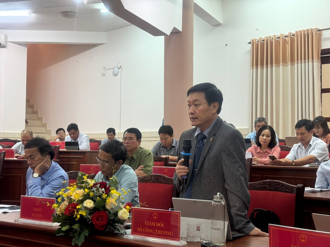 Giải trình những vấn đề cử tri quan tâm -0
