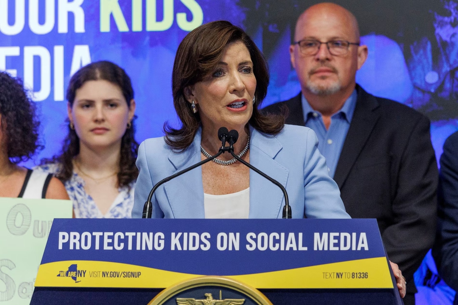 New York’s governor, Kathy Hochul, speaks before signing the 'Safe for Kids Act' bill at the United Federation of Teachers Manhattan borough office in New York City, on 20 June 2024. Photograph: Sarah Yenesel/EPA New York signs parental control of ‘addictive’ social media feeds into law -0