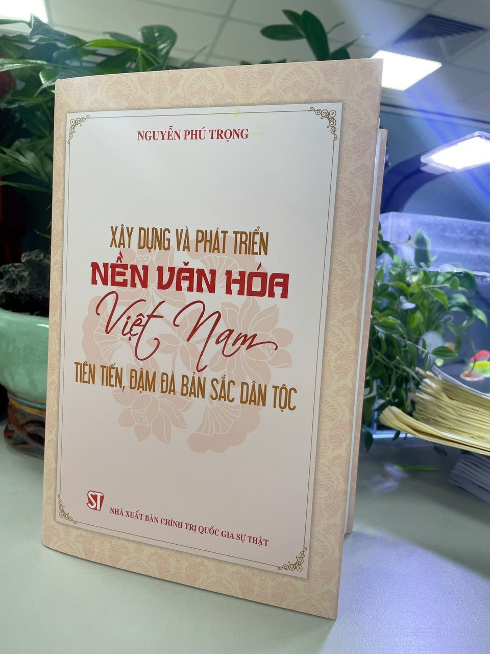 Cuốn sách của tư duy, tầm nhìn và sự tâm huyết với sự nghiệp xây dựng và phát triển nền văn hóa, con người Việt Nam -0