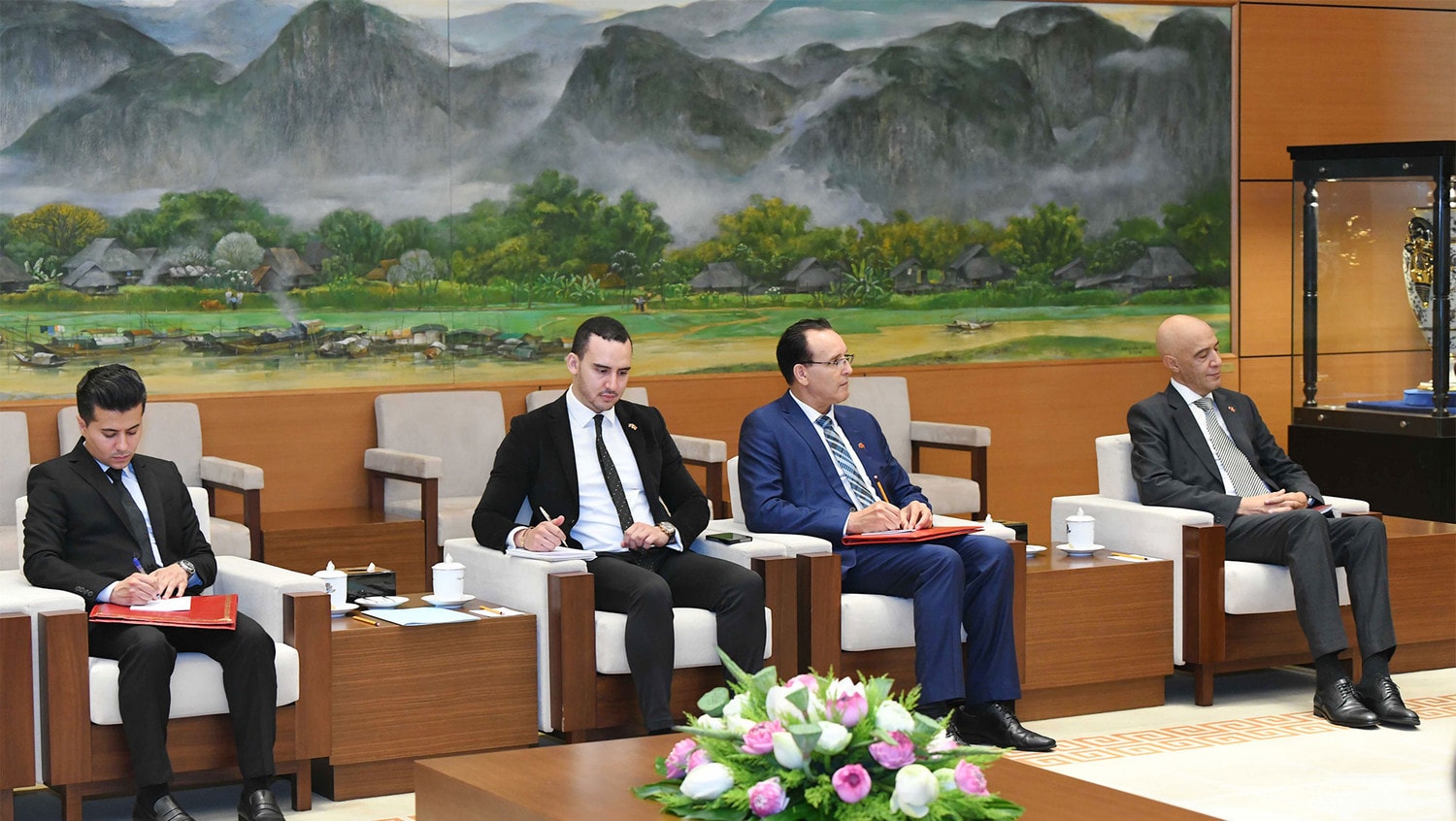 Chủ tịch Quốc hội Trần Thanh Mẫn tiếp Tổng Thư ký Hạ viện Morocco -0