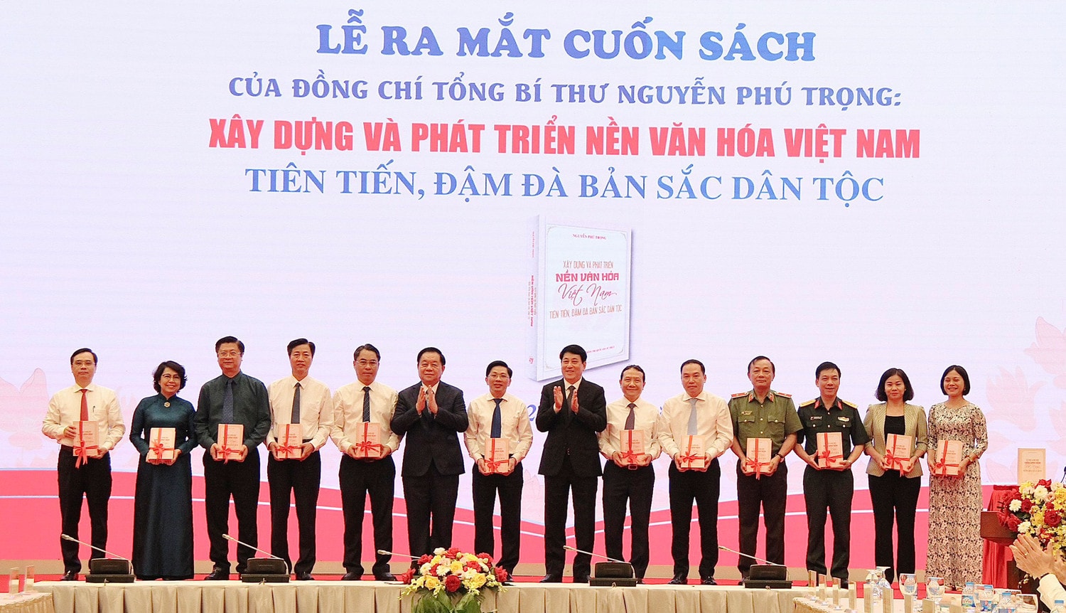 Cuốn sách của tư duy, tầm nhìn và sự tâm huyết với sự nghiệp xây dựng và phát triển nền văn hóa, con người Việt Nam -0