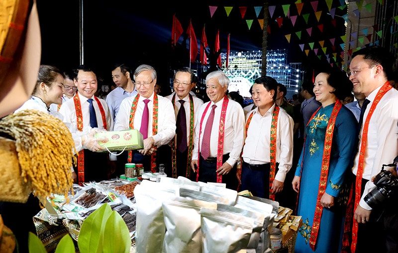 Lễ công bố Quyết định của Thủ tướng Chính phủ công nhận huyện Yên Bình đạt chuẩn nông thôn mới -0