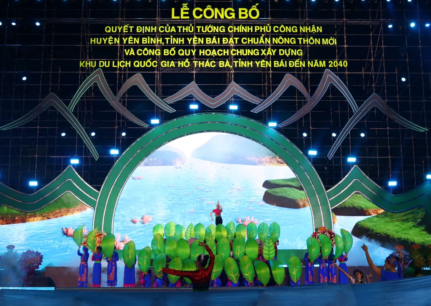 Tiết mục văn nghệ mở màn lễ công bố Lễ công bố Quyết định của Thủ tướng Chính phủ công nhận huyện Yên Bình đạt chuẩn nông thôn mới -0