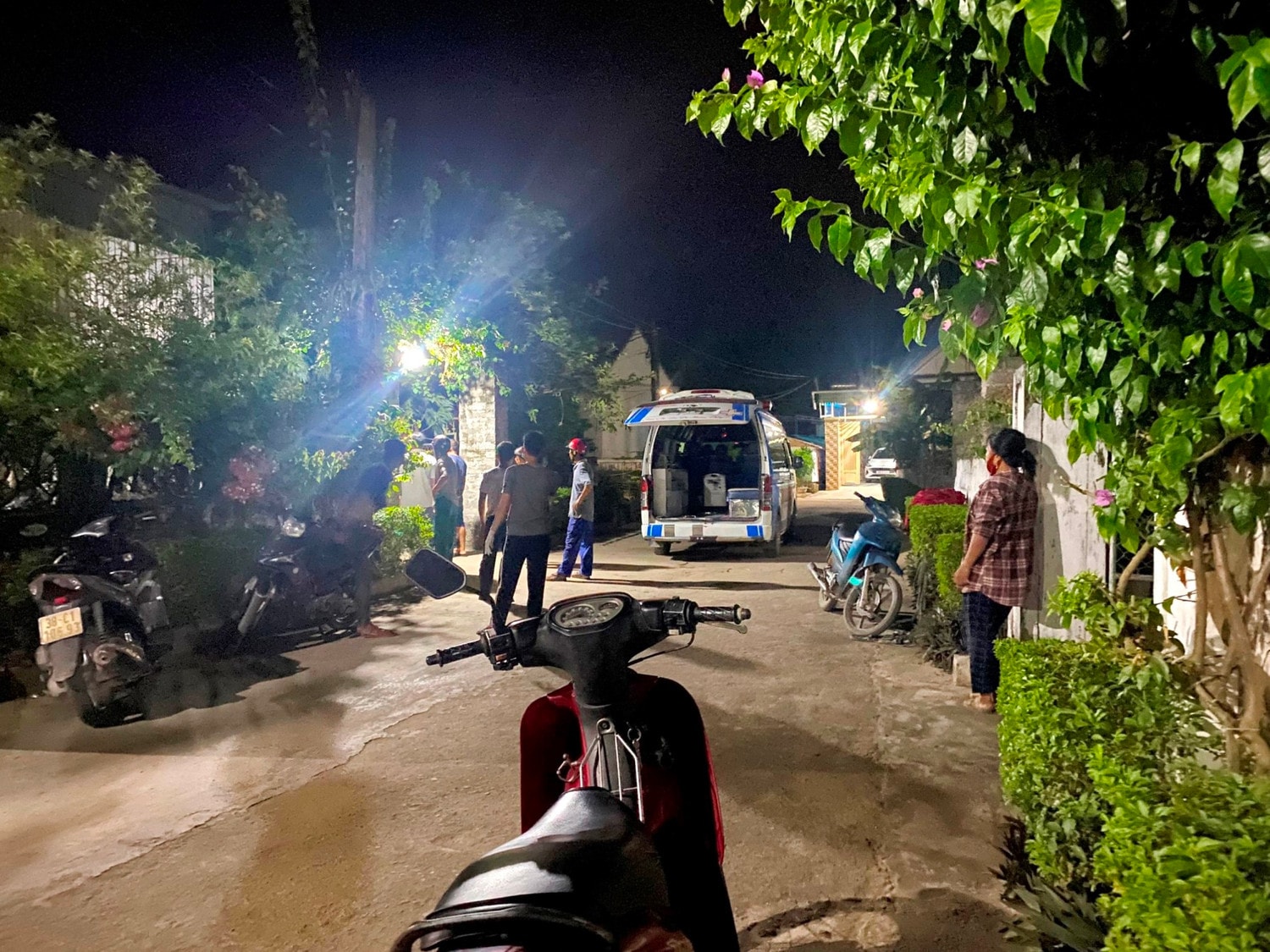 Bị đất vùi lấp trên dự án cao tốc, 2 người phụ nữ thương vong -0