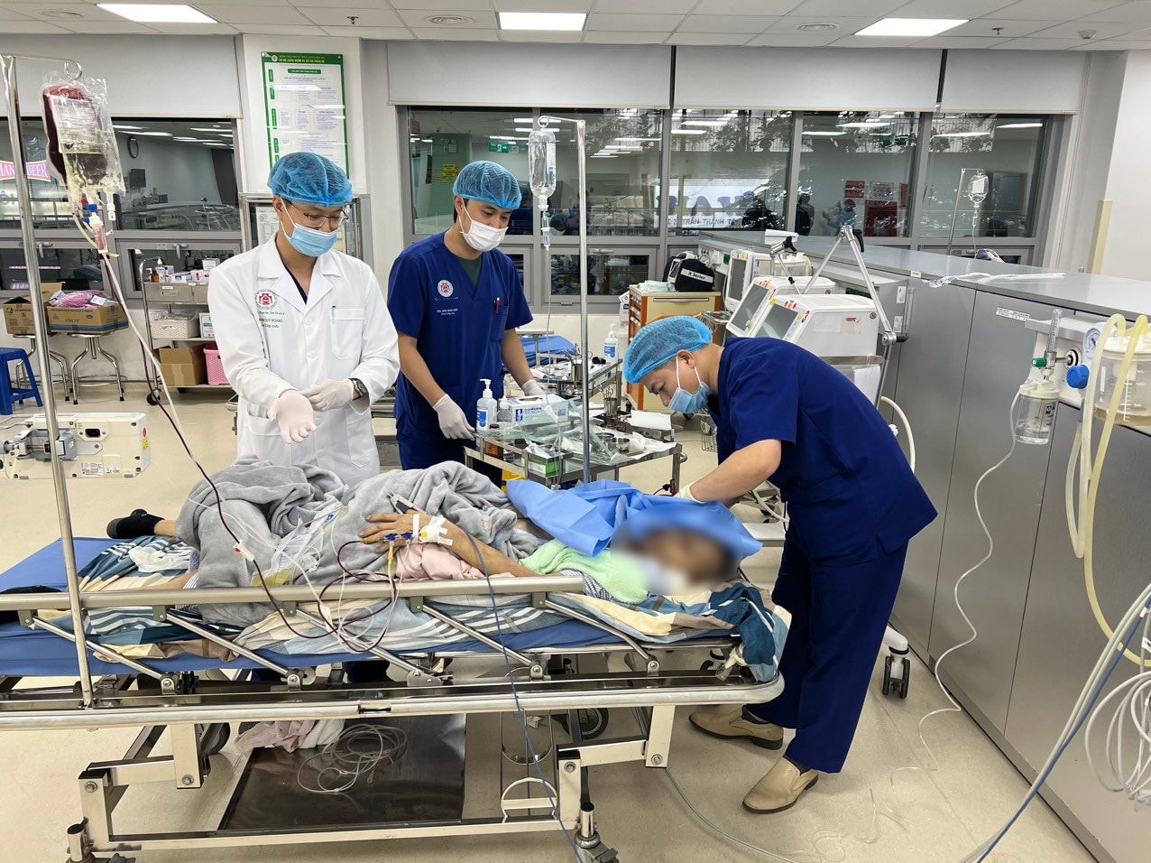 Cứu sống người bệnh ngừng tim do sốc mất máu do đa chấn thương -0