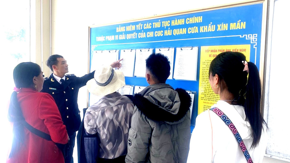 Ngành hải quan luôn dành nhiều sự quan tâm cho công tác dân tộc -0