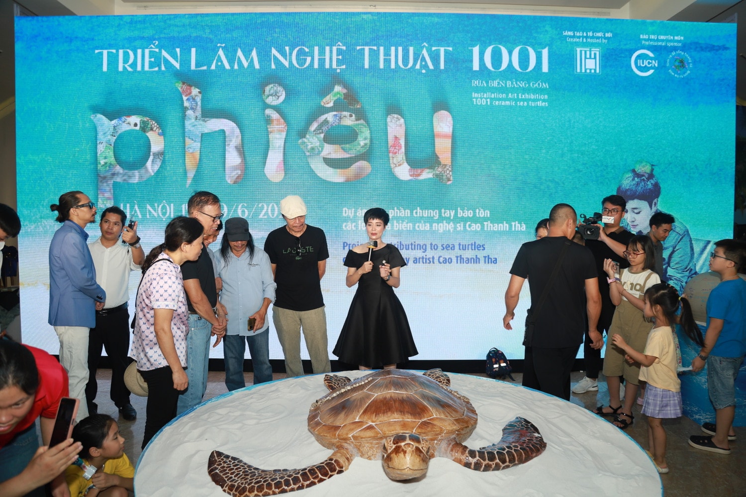 Nghệ sĩ CAO THANH THÀ chia sẻ tại triển lãm 