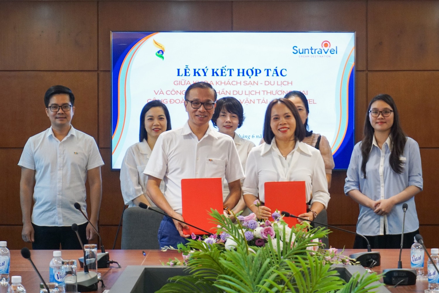 Khoa Khách sạn - Du lịch, Trường Đại học Thương mại ký kết hợp tác với 3 doanh nghiệp lớn -0