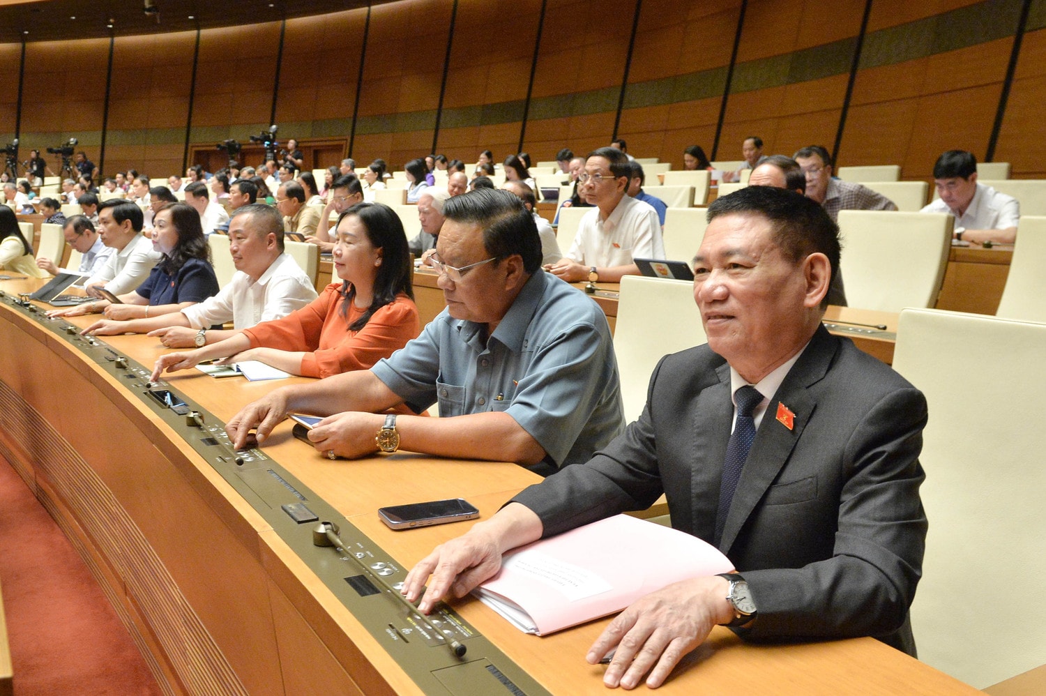 Quốc hội thông qua Nghị quyết về phê chuẩn quyết toán ngân sách nhà nước năm 2022 -0