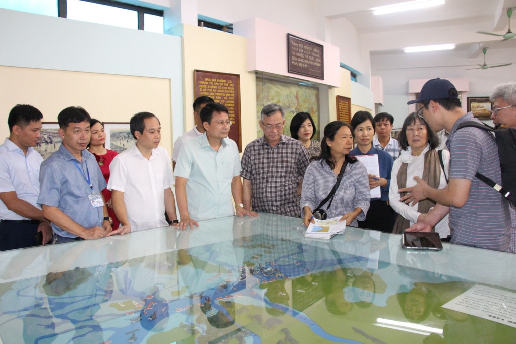 Chuyên gia quốc tế khảo sát, thẩm định thực địa bãi cọc Bạch Đằng -0
