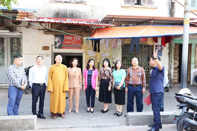 Tổ đại biểu số 4 HĐND thành phố Hải Phòng giám sát việc giải quyết kiến nghị của cử tri quận Lê Chân - ẢNH T. LÂM