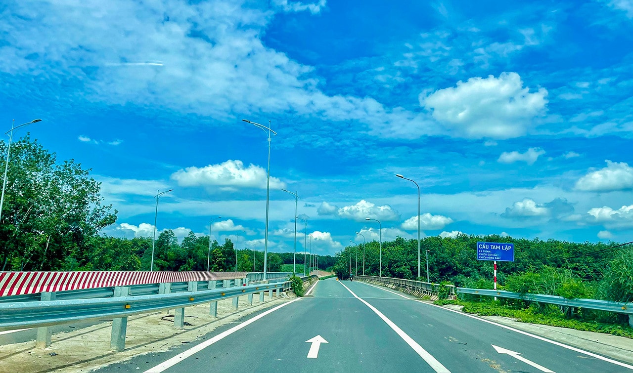 Nhiều dự án giao thông trọng điểm không thể triển khai đồng bộ các hạng mục vì vướng mặt bằng