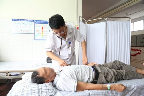 Số ca nhập viện do bệnh tiêu hóa tăng cao, bác sĩ khuyến cáo -0