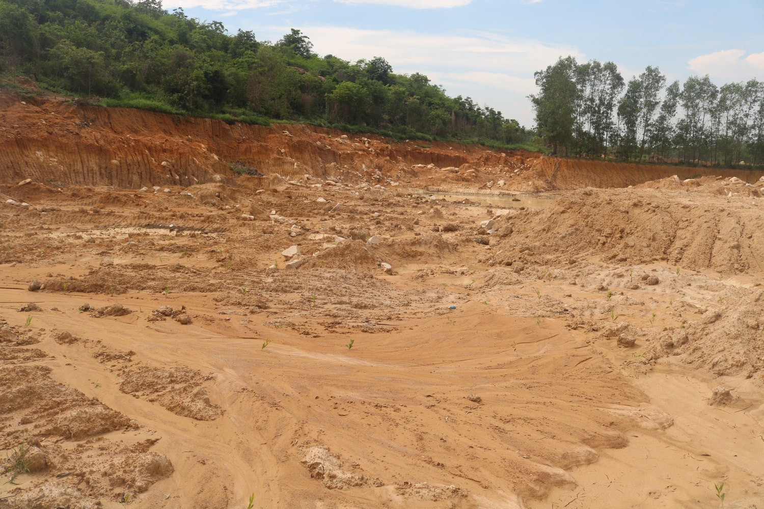 Bình Thuận: Vì sao Công ty TNHH Phương Nam bị kiến nghị chuyển hồ sơ việc khai thác khoáng sản sang công an điều tra? -0