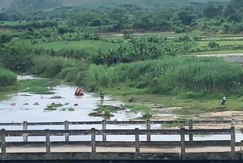 Nghệ An: Rủ nhau đi tắm, 2 anh em ruột đuối nước thương tâm -0