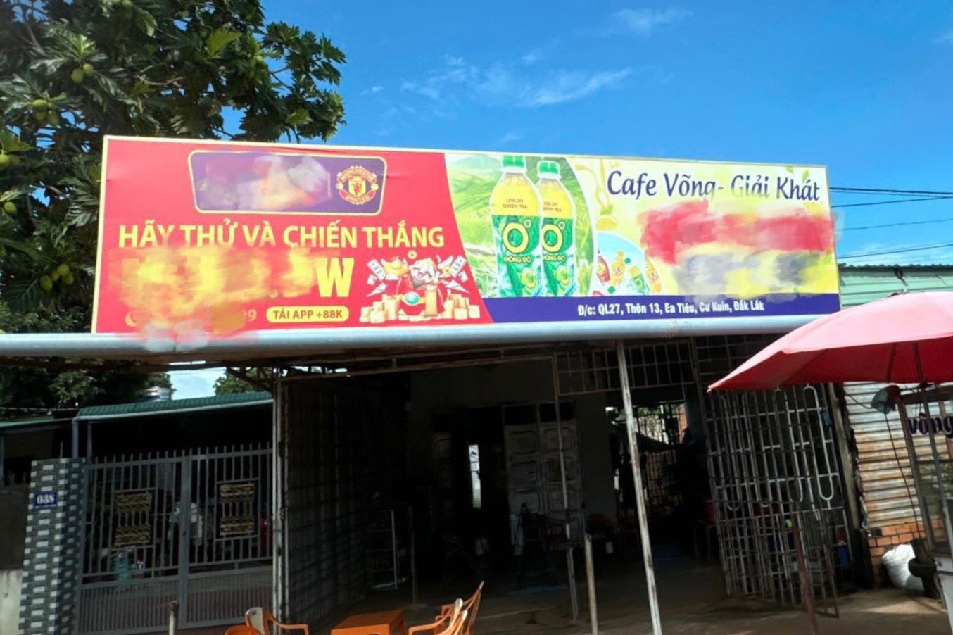 Tràn lan bảng hiệu quảng cáo cá độ bóng đá trái phép tại Đắk Lắk -1
